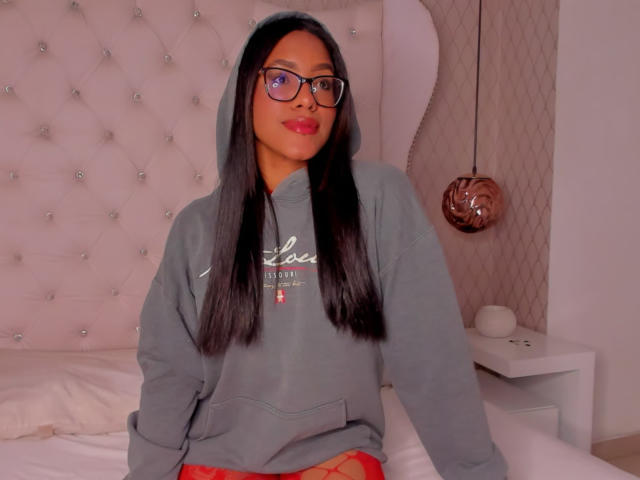ZhaoMiller - Live porn &amp; sex cam - 18004002