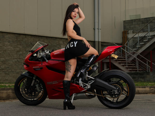 IAmThaily - פורנו בשידור חי ומצלמת סקס - 18005438