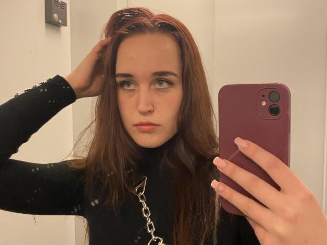 Mallenia - Live sex cam - 18014374