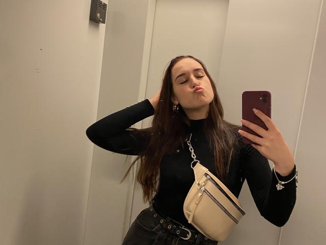 Mallenia - Live sex cam - 18014414