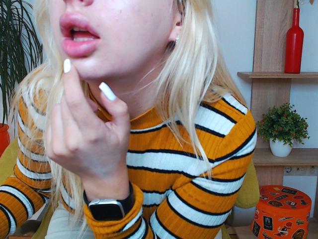 MignonneLina - Sexe cam en vivo - 18044910