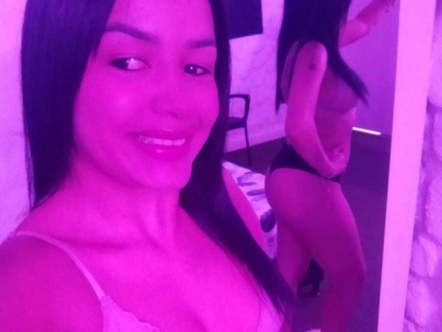 FloraJames - Live Sex Cam - 18061194