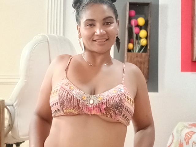 SalomeSexxy - Live sex cam - 18069202