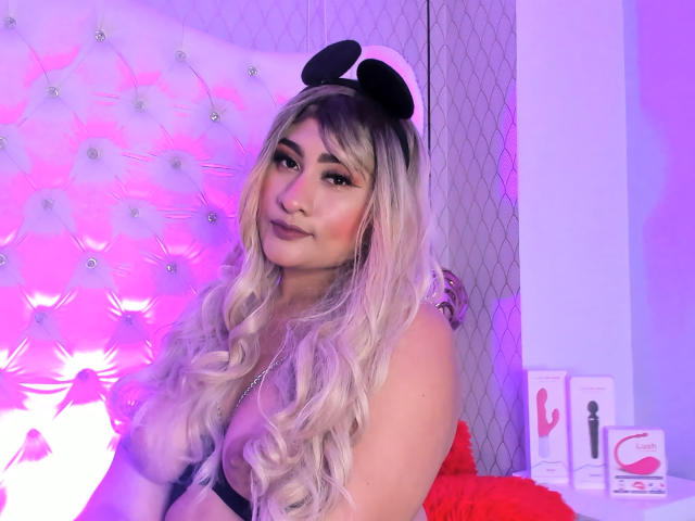 ShiaraRussi - Live porno og sexkamera - 18069266