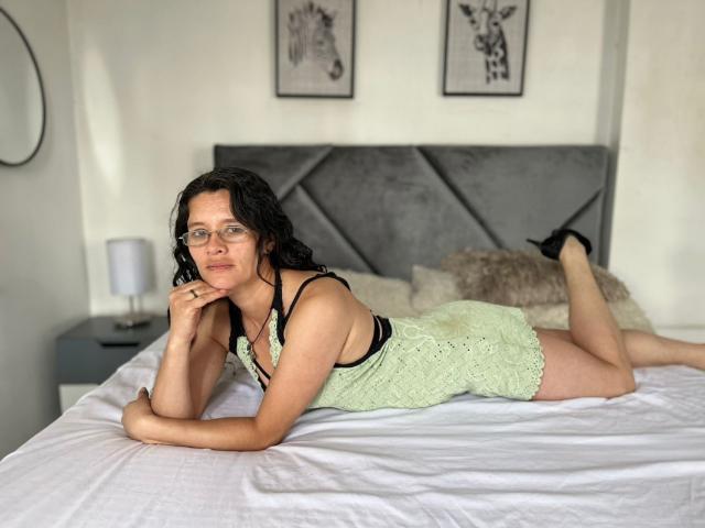 SereneClarks - Sexe cam en vivo - 18077366