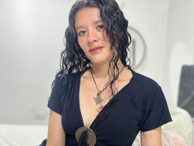 SereneClarks - Live porn &amp; sex cam - 18077386