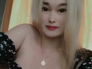 QuuenBeeTs - Live porn &amp; sex cam - 18081522