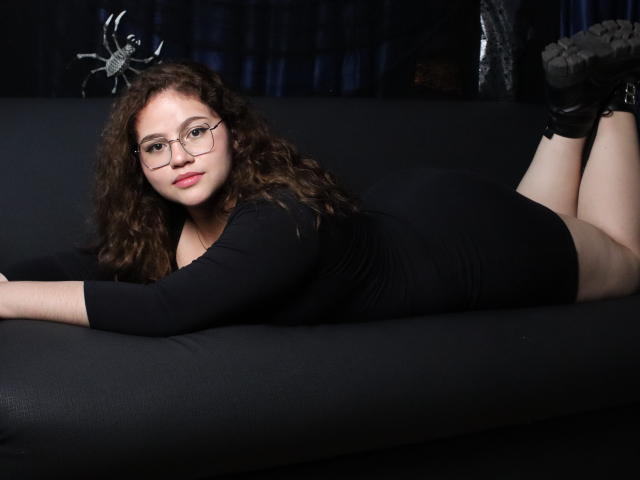 EmiliBaker - Live porn &amp; sex cam - 18087538