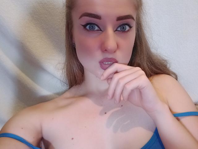 KariMillie - Live Sex Cam - 18088130