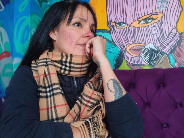 LailaCastillo - Live Sex Cam - 18092306