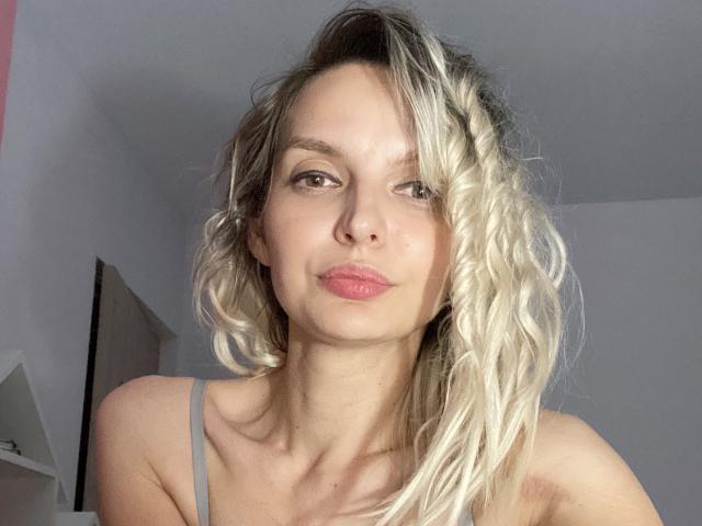 DouceAmelia - Live porn &amp; sex cam - 18122378