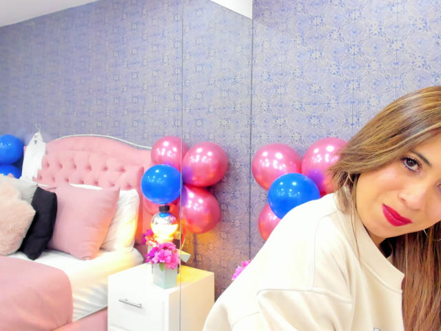 MollyHotJones - Live sex cam - 18124954