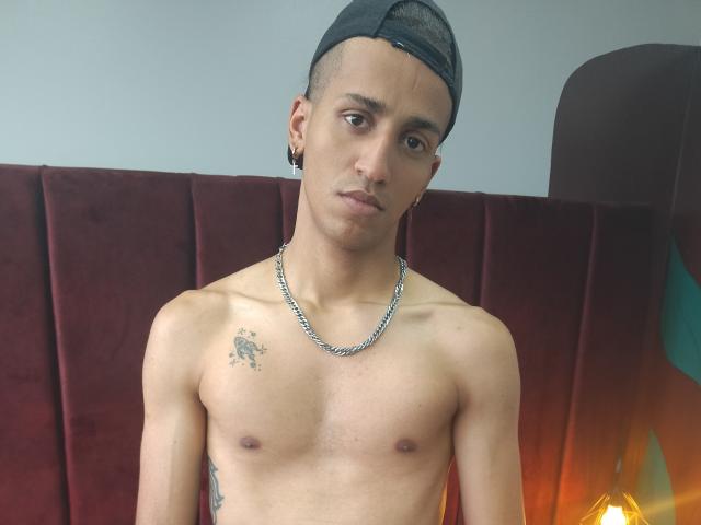 GerardElijah - Live porn &amp; sex cam - 18136890