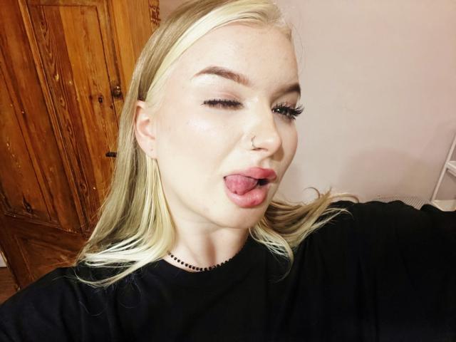 CharlotteLux - Live porno og sexkamera - 18141502