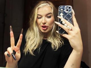 CharlotteLux - Live porn &amp; sex cam - 18141526