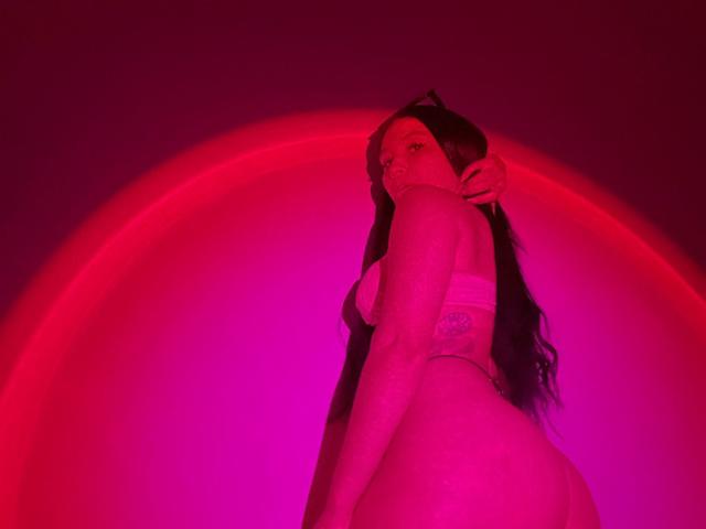 AshlyFerria - Élő pornó és szexkamera - 18147370