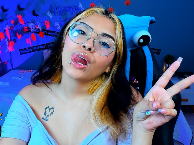 CamilleRossi - פורנו בשידור חי ומצלמת סקס - 18155490