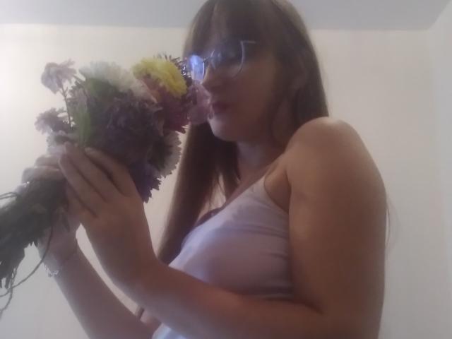 KiraGoldens - Live porn &amp; sex cam - 18160570