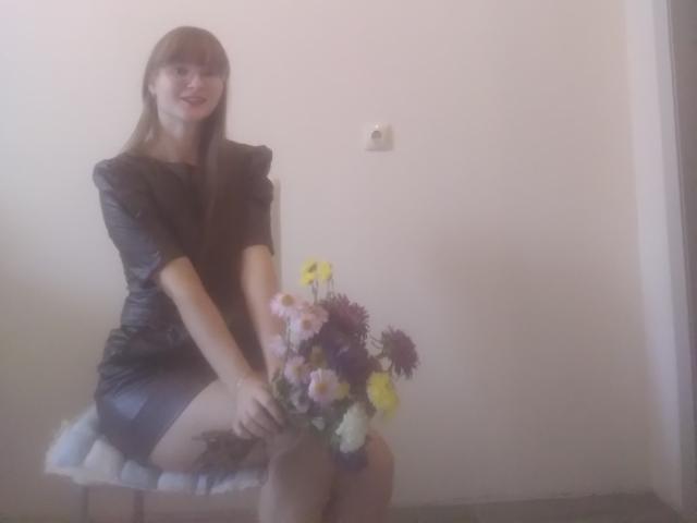 KiraGoldens - Live porn &amp; sex cam - 18160590