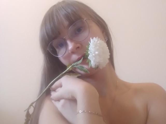KiraGoldens - Live porn &amp; sex cam - 18160690