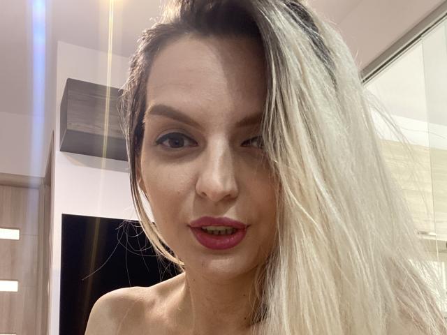 DouceAmelia - Sexe cam en vivo - 18170658