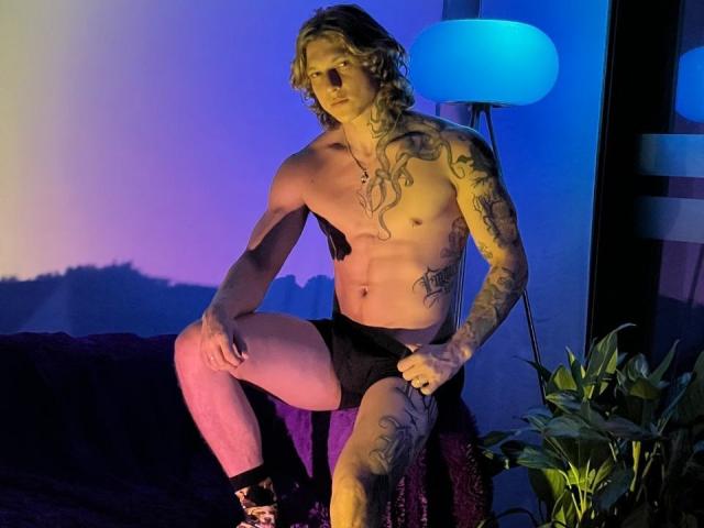 TommyBlue - Live porn &amp; sex cam - 18179130