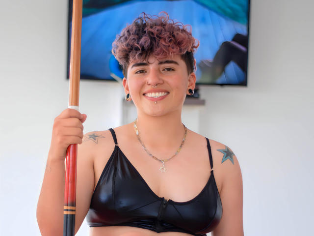 EmilyAndAdelee - Sexe cam en vivo - 18195262