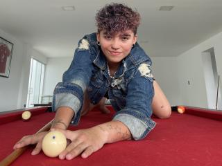 EmilyAndAdelee - Sexe cam en vivo - 18195306