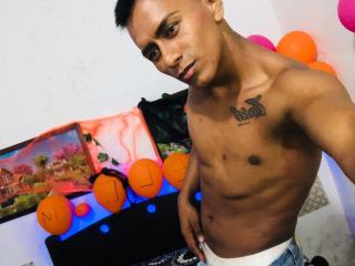 AlbertsBig - Live porn &amp; sex cam - 18199070