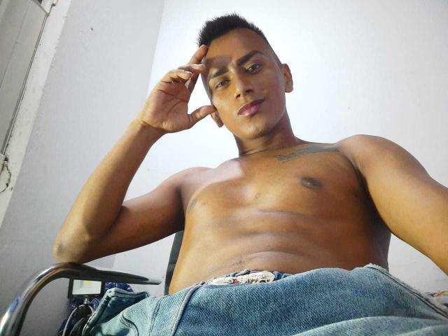 AlbertsBig - сексуальная веб-камера в реальном времени - 18199078