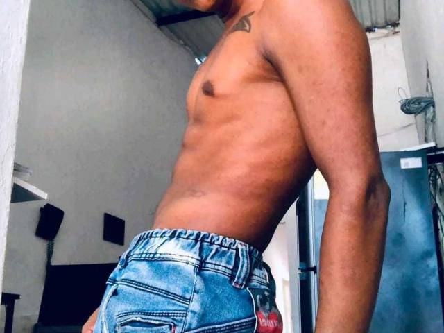 AlbertsBig - Live porn &amp; sex cam - 18199086