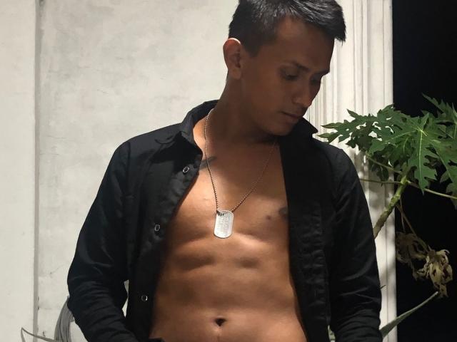 AlbertsBig - Live porn &amp; sex cam - 18199098