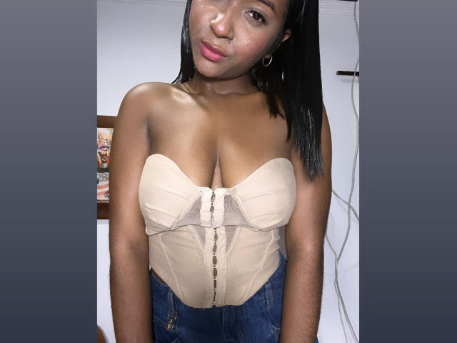 MelanyScoth - Porno na żywo i seks kamera - 18199770