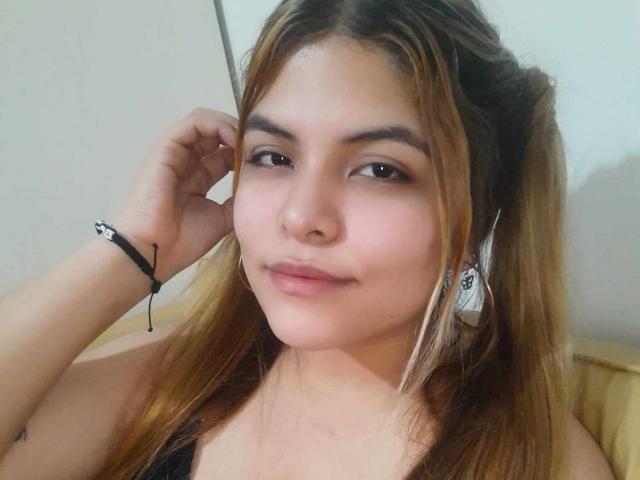 LuciaRobertz - Live porn &amp; sex cam - 18210002