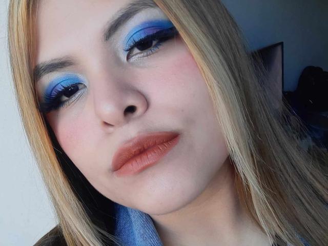 LuciaRobertz - Live porn &amp; sex cam - 18210102