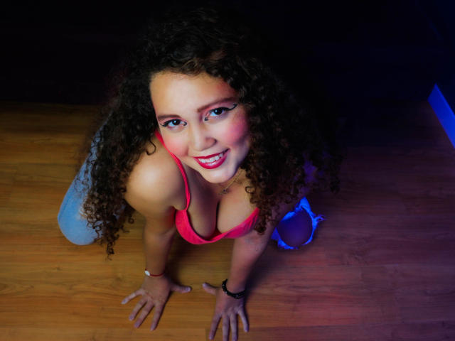CharlotteCori - Sexe cam en vivo - 18222186