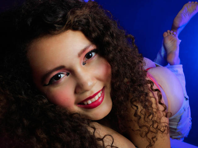 CharlotteCori - Sexe cam en vivo - 18222194