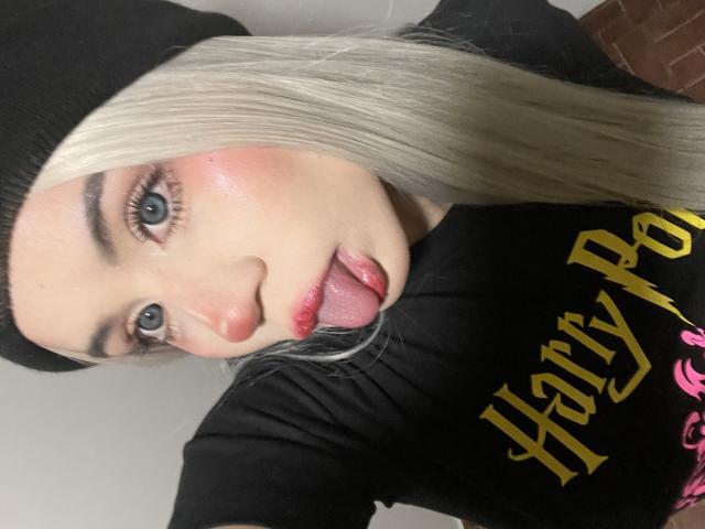 RiassGemory - Live porn &amp; sex cam - 18222334