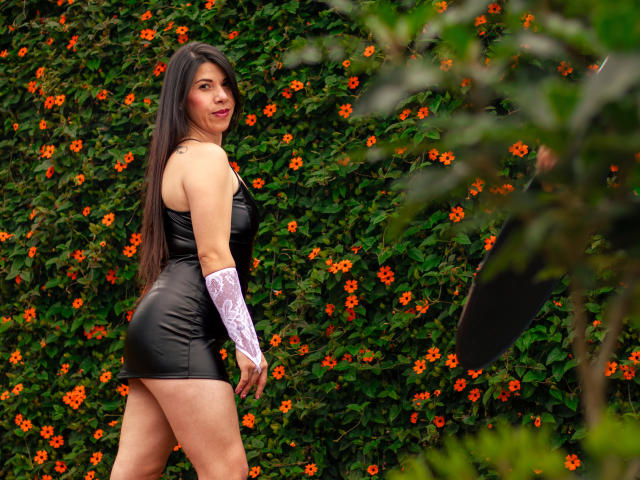 LauraaVelez - Porno na żywo i seks kamera - 18236446