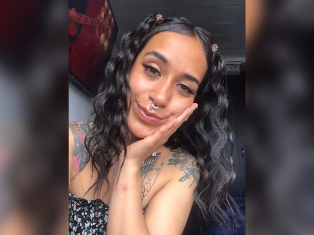 ZaraJoy - פורנו בשידור חי ומצלמת סקס - 18237242