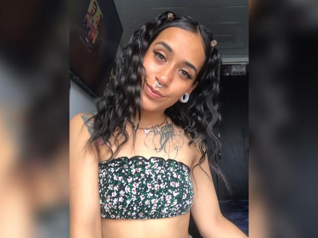 ZaraJoy - Live porn &amp; sex cam - 18237294