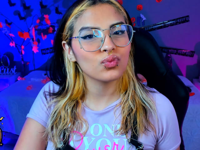 CamilleRossi - сексуальная веб-камера в реальном времени - 18243602