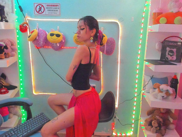 ChloeSorni - Live Sex Cam - 18243810