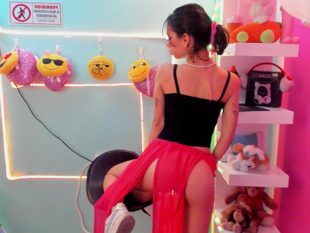 ChloeSorni - Élő pornó és szexkamera - 18243838