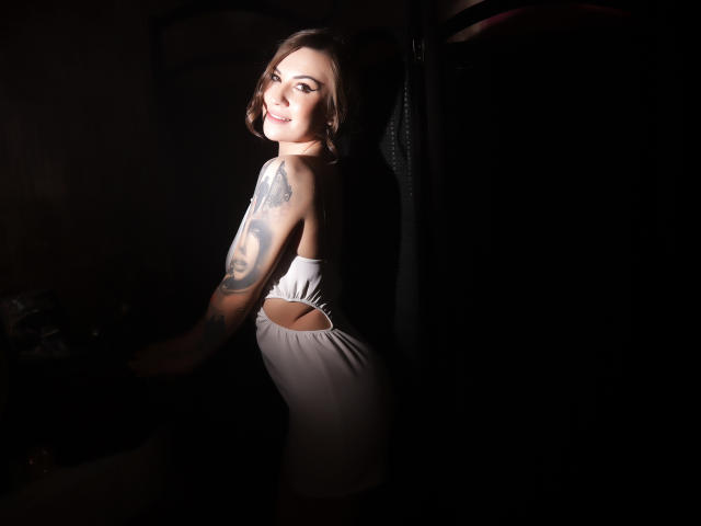 RanyaYazim - Sexe cam en vivo - 18245138