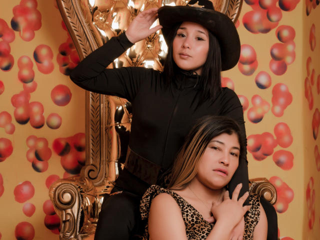 SauraAndDizabella - Live porn &amp; sex cam - 18290390