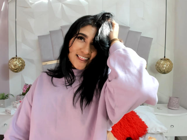 ShiaraRussi - Élő pornó és szexkamera - 18296558