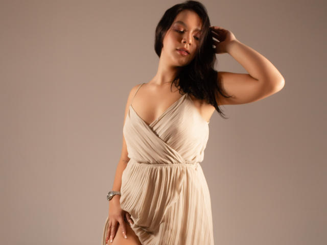 AlondraWm - Porno na żywo i seks kamera - 18297970