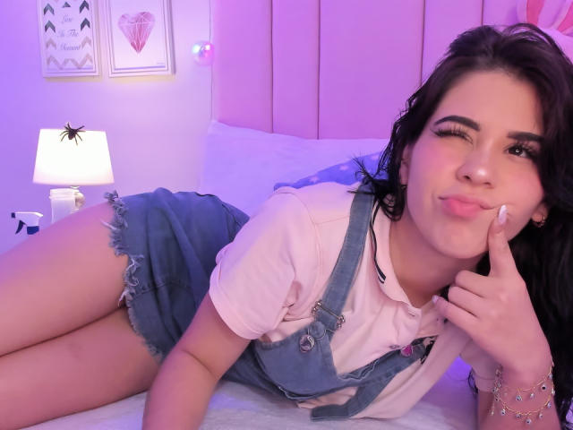 KeriAnn - פורנו בשידור חי ומצלמת סקס - 18300398