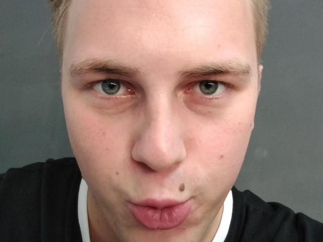 BruceSummer - Live porn &amp; sex cam - 18304426